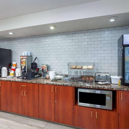 Super 8 By Wyndham Wausau Εξωτερικό φωτογραφία