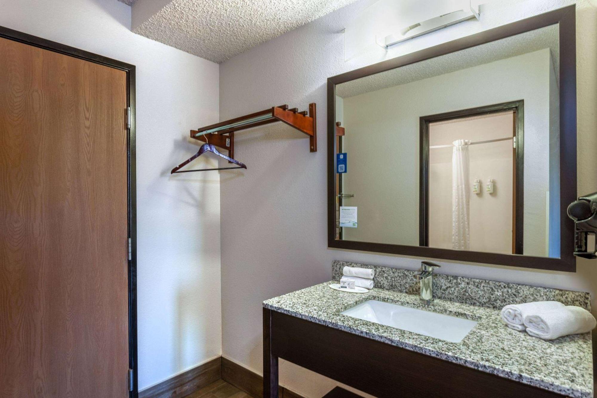Super 8 By Wyndham Wausau Εξωτερικό φωτογραφία
