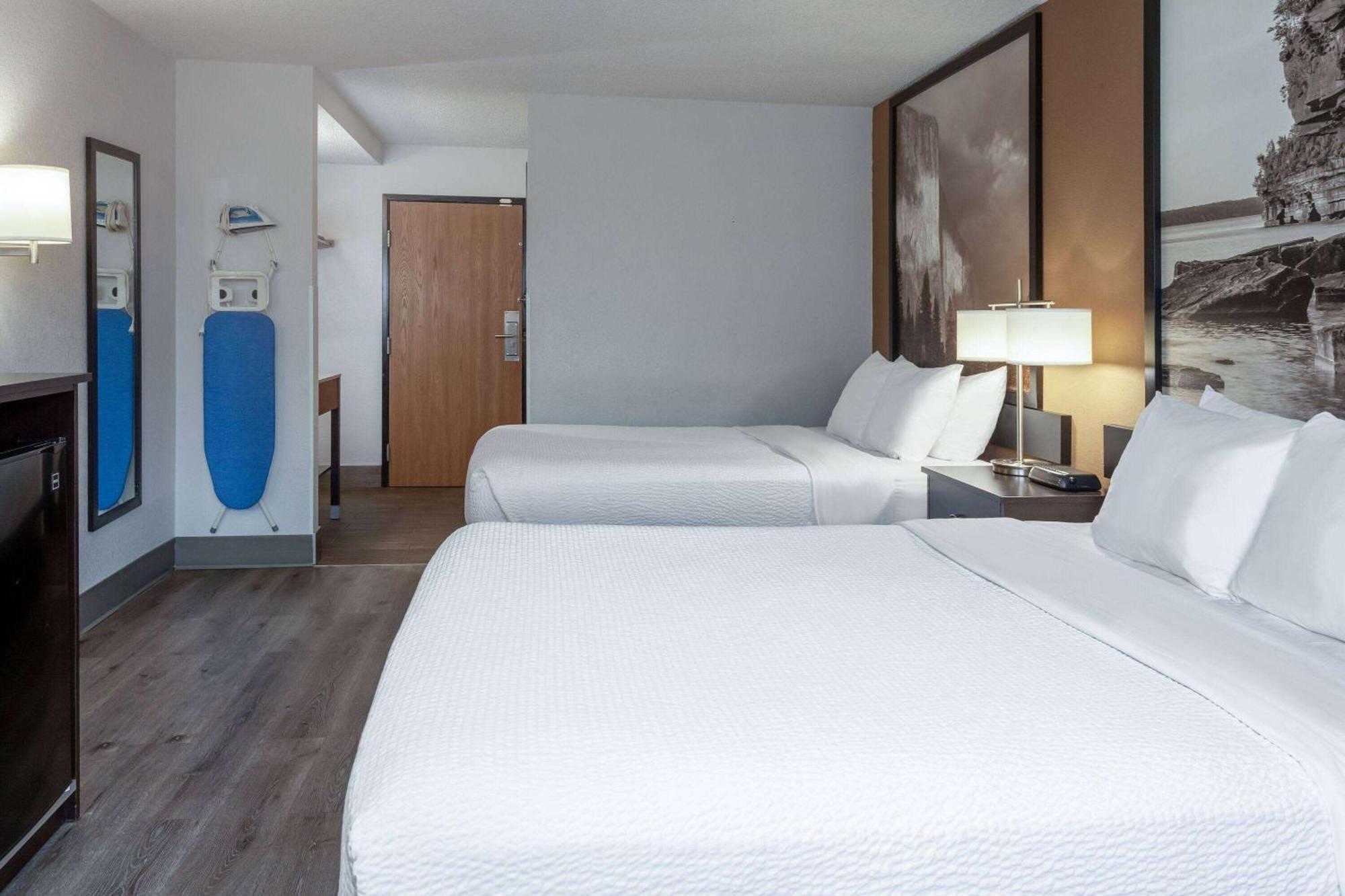 Super 8 By Wyndham Wausau Εξωτερικό φωτογραφία